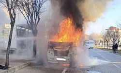 Afyon'da seyir halindeki otobüs alev alev yandı!