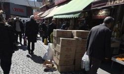 Hamamyolu’nda koli yığınları yaya akışını engelliyor