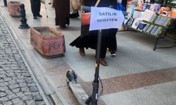 Eskişehir’de yol ortasında satılık scooter tepkilere yol açtı!