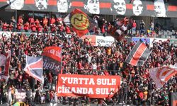 Türkiye-İspanya dostluğu Eskişehirspor tribünlerine taşındı