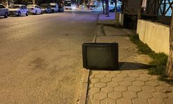 Eskişehir'de sokak ortasına bırakılan eşya şaşırttı!