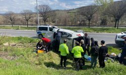 Bilecik’te kontrolden çıkan otomobil devrildi!