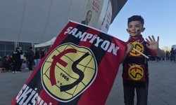 Eskişehirspor’un minik kahramanı tribünlerde!