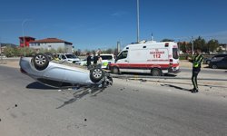 Kütahya'da sürücünün kontrolünü kaybettiği araç ters döndü!