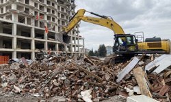 Eskişehir'deki gürültüyle çöken binada yıkım operasyonu!