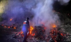 Bilecik'te gece yarısı otluk alanda çıkan yangın korkuttu