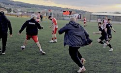 Bilecik'te maç sonunda saha içi ringe döndü