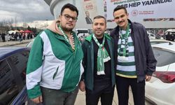 Bursaspor taraftarı Eskişehirspor’u tribünde yalnız bırakmadı