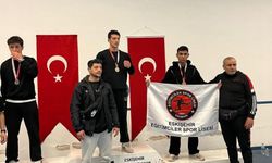 Çelik yumruklardan 3 madalya!