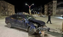 Emet'te iki araç çarpıştı!