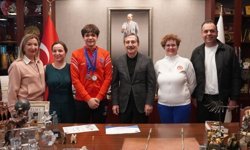 Mutluluğunu Başkan Ataç ile paylaştı