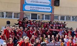 Öğrenciler okulda Es Es marşları ile coştu