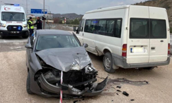 Bilecik'te virajı alamadı, park halindeki araca çarptı!