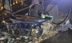 Afyon'da bariyerlere ok gibi saplandı: Feci kaza can aldı!