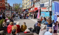 Eskişehir'de sokaklar yayalara kaldı müzik şehri sardı