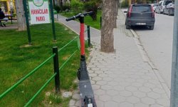 Eskişehir'de scooterlar gelişigüzel bırakıldı, yürüyüş zorlaştı