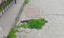 Eskişehir'de kaldırımda göçük risk oluşturdu