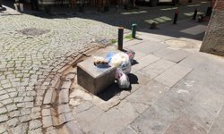 Eskişehir'de ortalığa bırakılan çöpler koku bıraktı!