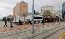 Kızılay'ın bağı aracı Eskişehir'de meydanda