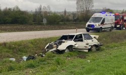 Bilecik'te tarlaya savrulan otomobilde sürücü yaralandı