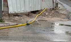 Eskişehir’de patlayan tahliye hortumu sokağı suya boğdu