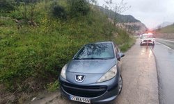 Bilecik'te yağış sonrası araç kanala düştü!