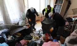 Eskişehir'de çöp ev kabusu: 5 kamyon eşya çıktı!