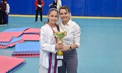 Zeynep Liya okulunu gururlandırdı