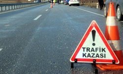 Afyon'da bariyerlere çarpan araç 2 kişi yaralandı
