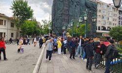 Eskişehir'de kapalı havaya rağmen turist akını!
