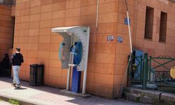 Sokaklardaki ankesörlü telefonlar nostaljiye dönüştü