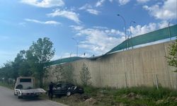Bilecik’te feci kaza: Askeri birliğin bahçesine uçtu!