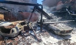 Kütahya'da korkutan yangın: 3 ev hasar gördü, 2 araç küle döndü!