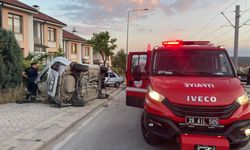 Eskişehir'deki kazada araç paramparça oldu: Genç sürücü yaralandı!