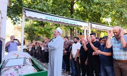 Park halindeki araçta ölü bulunan genç kız Afyon'da toprağa verildi!