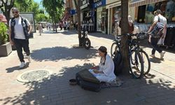 Sokak çalgıcısı Hamamyolu’na renk katıyor