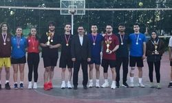 Kupalarını Müdür Buğrul’dan aldılar