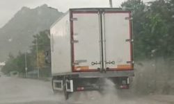 Meteoroloji'nin uyarısı gerçek oldu: Sağanak Eskişehir'i vurdu!