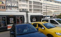 Kavşakta kaza Eskişehir'de trafiği felç etti
