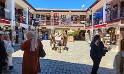 Eskişehir’in tarihi çarşına hafta içinde de ziyaretçi akını!