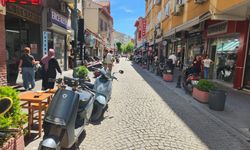 Eskişehir'deki düzensiz park yayalara yer bırakmadı!