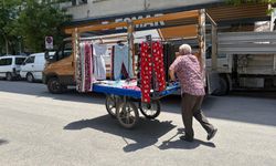 El arabasını tezgâha dönüştürdü, mahalle mahalle geziyor