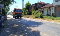 Bilecik’te sıcaktan asfalt eridi!