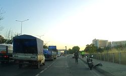 Eskişehir'de dengesini kaybeden motosikletli yola savruldu!
