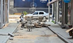 Bilecik'te kaldırım çalışması uzayınca esnaf mağdur oldu