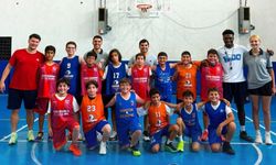 Küçük basketbolcular karşı karşıya geldi