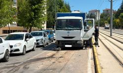 Eskişehir'de beton mikserinin çarptığı kazada araçlar birbirine girdi