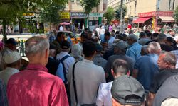 Eskişehir'de şehit Mehmet Demirbaş için lokma ve simit dağıtıldı