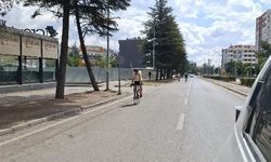 Eskişehir'de bisikletliler araçlarla aynı yolu paylaşıyor