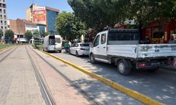 Eskişehir'de hatalı park trafiği felç etti!